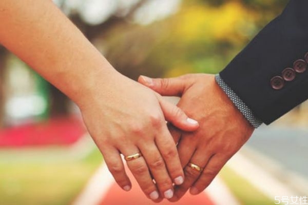 男生吃醋會不理女生嗎 男生吃醋憤怒應(yīng)該怎么辦 男生吃醋會不理女生嗎 男生吃醋憤怒應(yīng)該怎么辦