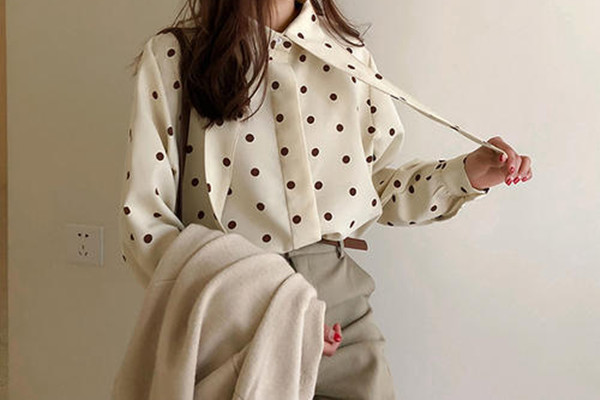 波點襯衫怎么搭配裙子 波點襯衫的搭配技巧 波點襯衫怎么搭配裙子 波點襯衫的搭配技巧