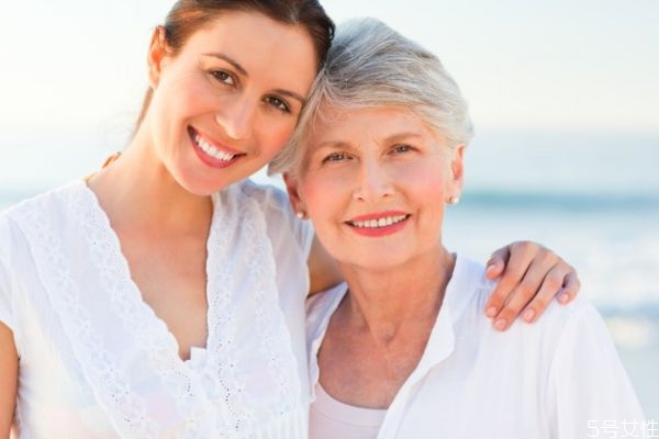 戀愛(ài)情商低的十種表現(xiàn) 情商高的女人戀愛(ài)時(shí)會(huì)裝糊涂 戀愛(ài)情商低的十種表現(xiàn) 情商高的女人戀愛(ài)時(shí)會(huì)裝糊涂