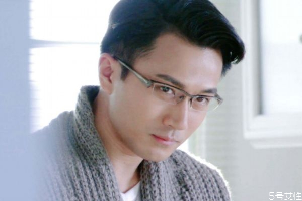 男人占有欲強(qiáng)的表現(xiàn) 男人占有欲強(qiáng)是怎么樣的