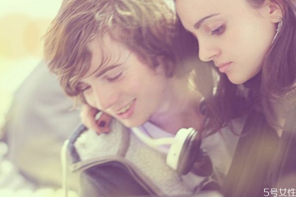 戀愛的過程有哪些 如何從普通朋友到情侶關(guān)系 戀愛的過程有哪些 如何從普通朋友到情侶關(guān)系