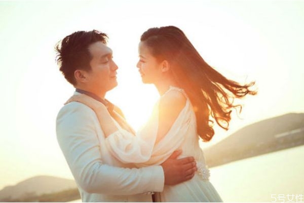 戀愛的過程有哪些 如何從普通朋友到情侶關(guān)系 戀愛的過程有哪些 如何從普通朋友到情侶關(guān)系