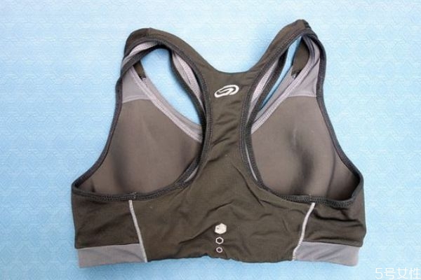 穿運(yùn)動內(nèi)衣胸部會下垂嗎 胸部下垂是因?yàn)檫\(yùn)動內(nèi)衣嗎