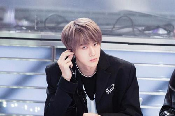 男生適合染什么發(fā)色 男生染什么發(fā)色顯白 男生適合染什么發(fā)色 男生染什么發(fā)色顯白