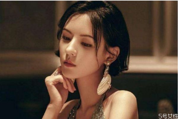 2020方臉女生適合什么發(fā)型 2020時候方臉女生的發(fā)型