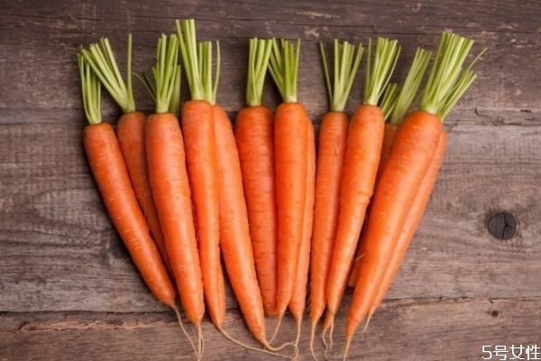 胡蘿卜吃多了皮膚會變黃嗎 吃胡蘿卜皮膚黃怎樣改善