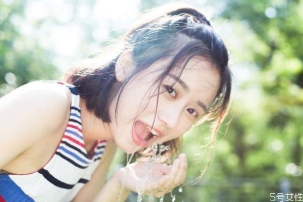 夏天皮膚保養(yǎng)小常識 夏季應(yīng)該怎么護(hù)膚 夏天皮膚保養(yǎng)小常識 夏季應(yīng)該怎么護(hù)膚