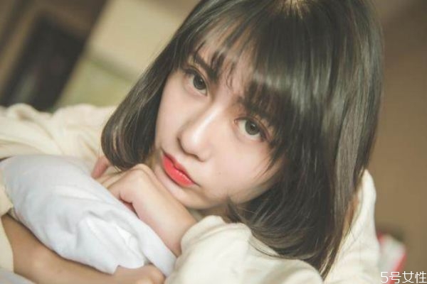 女朋友好幾個小時不回消息 女朋友敷衍聊天表現