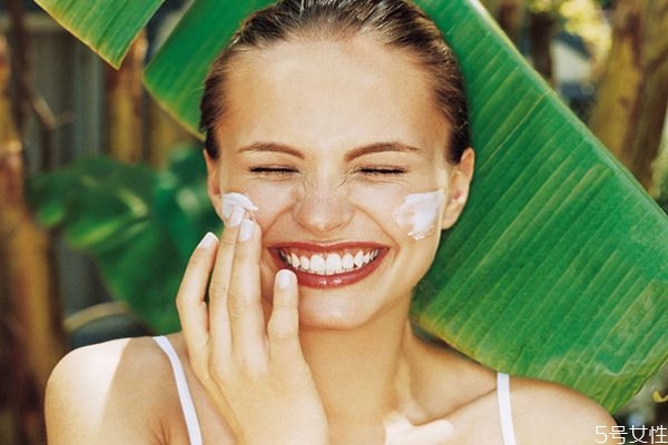 油性皮膚需要多洗臉嗎 油性皮膚需要頻繁洗臉嗎 油性皮膚需要多洗臉嗎 油性皮膚需要頻繁洗臉嗎