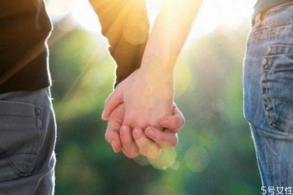 戀愛初期應該如何相處交流 談戀愛怎么找話題聊天