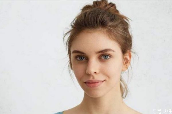 脖子上長(zhǎng)痘痘怎么解決 如何消除脖子上的痘痘