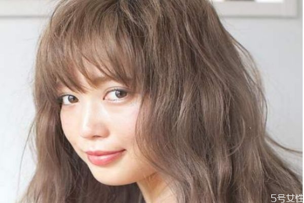 蜜糖橘發(fā)色是什么顏色 蜜糖橘發(fā)色適合什么膚色 蜜糖橘發(fā)色是什么顏色 蜜糖橘發(fā)色適合什么膚色