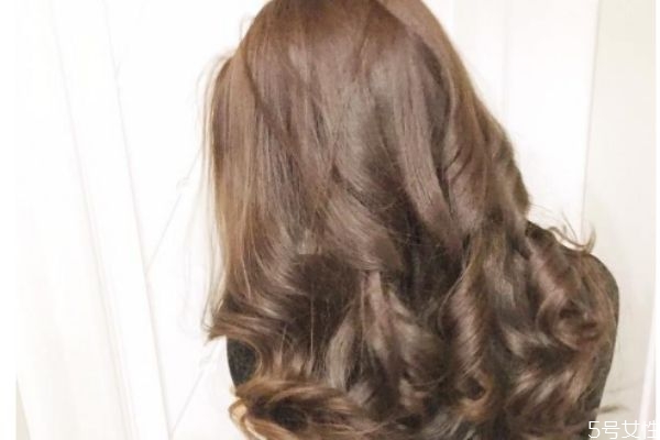 煙草棕發(fā)色顯白嗎 煙草棕發(fā)色容易掉色嗎 煙草棕發(fā)色顯白嗎 煙草棕發(fā)色容易掉色嗎