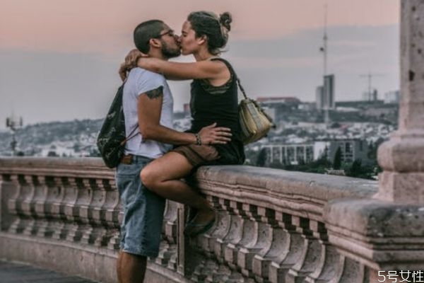 分手后想和好怎么說 想復(fù)合怎么給他發(fā)信息 分手后想和好怎么說 想復(fù)合怎么給他發(fā)信息