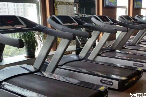 跑步機(jī)瘦腿的最佳速度 跑步機(jī)什么速度最適合瘦腿 跑步機(jī)瘦腿的最佳速度 跑步機(jī)什么速度最適合瘦腿