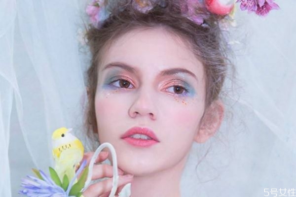 如何遮住痘痘 臉上的痘痘怎么化妝遮住 如何遮住痘痘 臉上的痘痘怎么化妝遮住