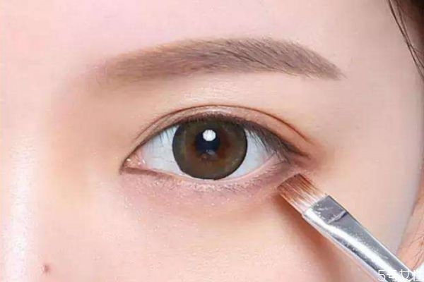 如何遮住痘痘 臉上的痘痘怎么化妝遮住 如何遮住痘痘 臉上的痘痘怎么化妝遮住