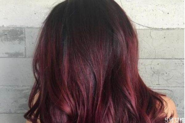 頭發(fā)染太紅了怎么補救 頭發(fā)染的太紅了可以再染一次嗎 頭發(fā)染太紅了怎么補救 頭發(fā)染的太紅了可以再染一次嗎