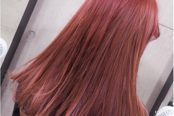 頭發(fā)染太紅了怎么補救 頭發(fā)染的太紅了可以再染一次嗎 頭發(fā)染太紅了怎么補救 頭發(fā)染的太紅了可以再染一次嗎