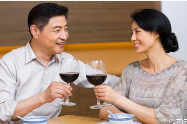 中年夫妻應(yīng)該怎么相處 中年夫妻相處的方法 中年夫妻應(yīng)該怎么相處 中年夫妻相處的方法