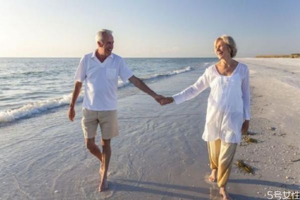 讓男朋友哭的浪漫驚喜 給男朋友制造驚喜大全 讓男朋友哭的浪漫驚喜 給男朋友制造驚喜大全