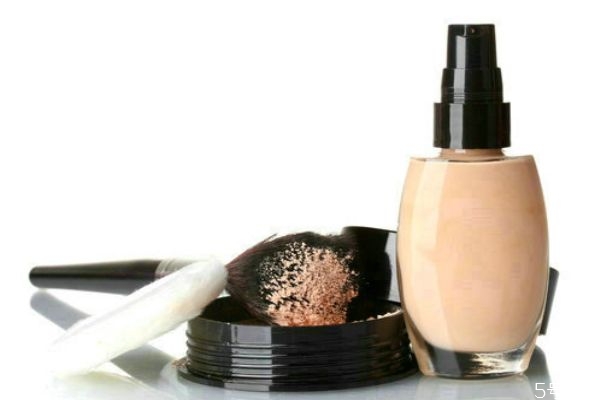 鼻子兩邊老卡粉怎么辦 起皮卡粉浮粉解決方法 鼻子兩邊老卡粉怎么辦 起皮卡粉浮粉解決方法