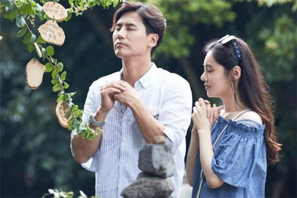 怎么主動(dòng)找男生聊天 找男生聊天說(shuō)什么才能吸引他