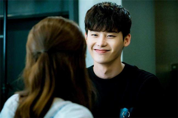 男人捏女人胳膊什么意思 男人捏女人胳膊代表什么 男人捏女人胳膊什么意思 男人捏女人胳膊代表什么