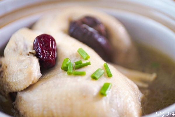 老母雞燉湯怎么做營養(yǎng) 老母雞燉湯的營養(yǎng)做法 老母雞燉湯怎么做營養(yǎng) 老母雞燉湯的營養(yǎng)做法