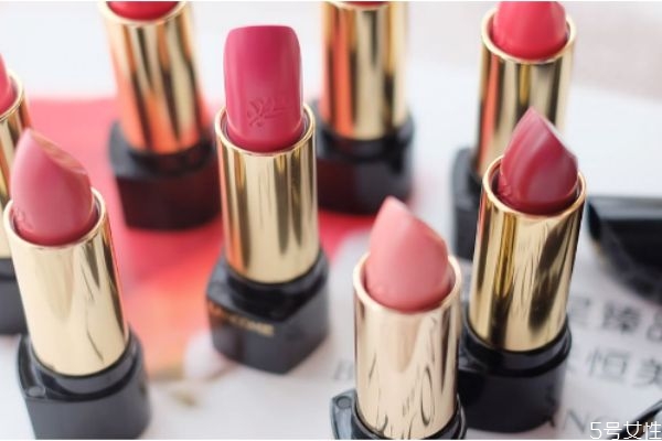 嘴唇上長(zhǎng)泡可以涂蘆薈膠嗎 嘴唇上長(zhǎng)泡可以涂唇膏嗎