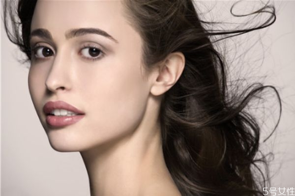 貴婦膏和隔離哪個(gè)先用 貴婦膏隔離防曬順序 貴婦膏和隔離哪個(gè)先用 貴婦膏隔離防曬順序