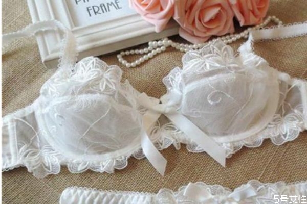 胸罩如何才能不空杯 內衣為什么總是往上移 胸罩如何才能不空杯 內衣為什么總是往上移