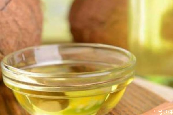 椰子油洗頭能不能去屑 防脫發(fā)用椰子油還是橄欖油效果好 椰子油洗頭能不能去屑 防脫發(fā)用椰子油還是橄欖油效果好