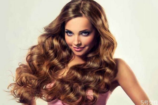 卷發(fā)晚上睡覺(jué)怎么保持 卷發(fā)第二天怎么打理