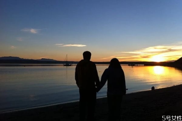 網(wǎng)戀不見(jiàn)面能維持多久 網(wǎng)戀為什么不超過(guò)3個(gè)月