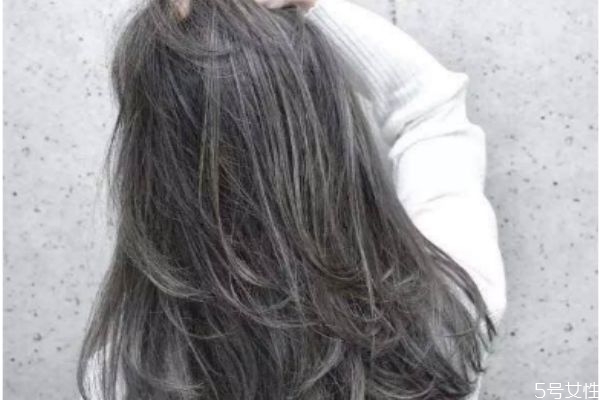 大卷發(fā)怎樣維持卷度 大卷發(fā)應(yīng)該用梳子梳頭嗎 大卷發(fā)怎樣維持卷度 大卷發(fā)應(yīng)該用梳子梳頭嗎