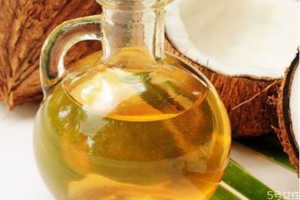 椰子油可以接觸頭皮嗎 椰子油護(hù)發(fā)是干發(fā)抹還是濕發(fā) 椰子油可以接觸頭皮嗎 椰子油護(hù)發(fā)是干發(fā)抹還是濕發(fā)