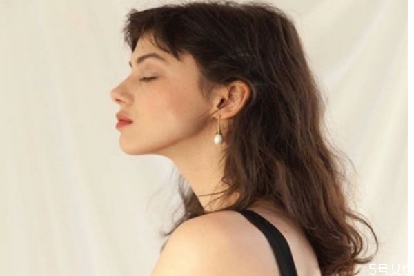 多久洗一次頭發(fā)合適 頭發(fā)一直掉怎么辦 多久洗一次頭發(fā)合適 頭發(fā)一直掉怎么辦