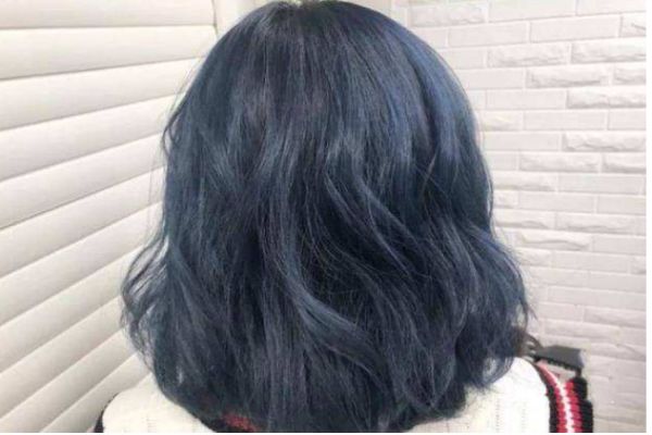 打蠟的藍(lán)黑色褪色會(huì)變什么顏色 藍(lán)黑色掉色過(guò)程