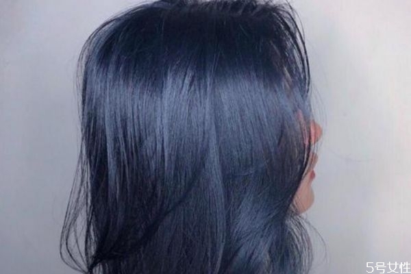 打蠟的藍(lán)黑色褪色會(huì)變什么顏色 藍(lán)黑色掉色過(guò)程 打蠟的藍(lán)黑色褪色會(huì)變什么顏色 藍(lán)黑色掉色過(guò)程