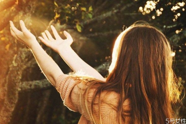 女朋友生氣應該怎么辦 女朋友生氣應該怎么哄