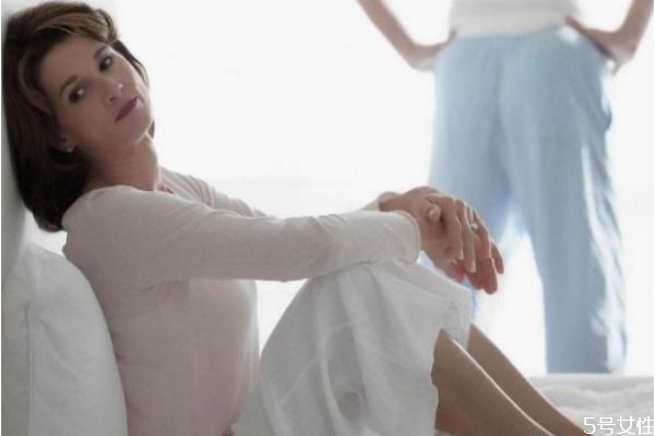 跟老公吵架他摔東西怎么辦 應(yīng)對(duì)老公吵架摔東西小妙招 跟老公吵架他摔東西怎么辦 應(yīng)對(duì)老公吵架摔東西小妙招