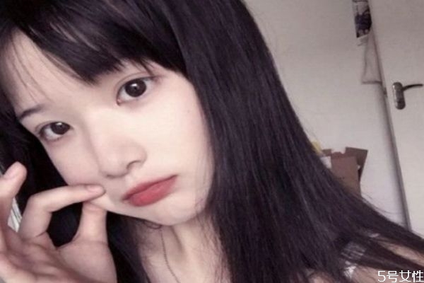 染頭發(fā)和燙頭發(fā)哪個(gè)傷 同時(shí)燙染頭發(fā)傷害大嗎 染頭發(fā)和燙頭發(fā)哪個(gè)傷 同時(shí)燙染頭發(fā)傷害大嗎