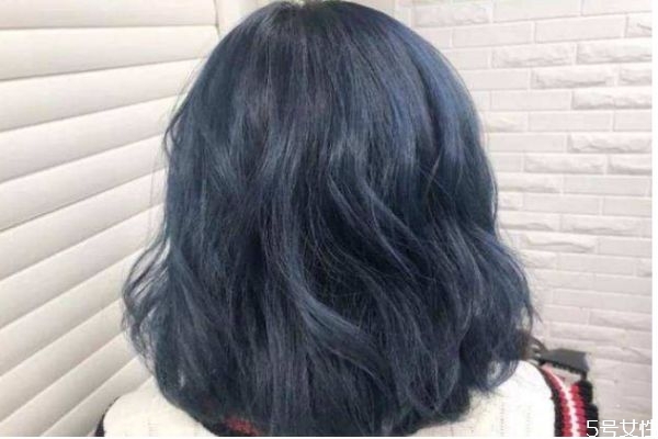 打蠟的藍(lán)黑色褪色會(huì)變什么顏色 藍(lán)黑色掉色過(guò)程 打蠟的藍(lán)黑色褪色會(huì)變什么顏色 藍(lán)黑色掉色過(guò)程