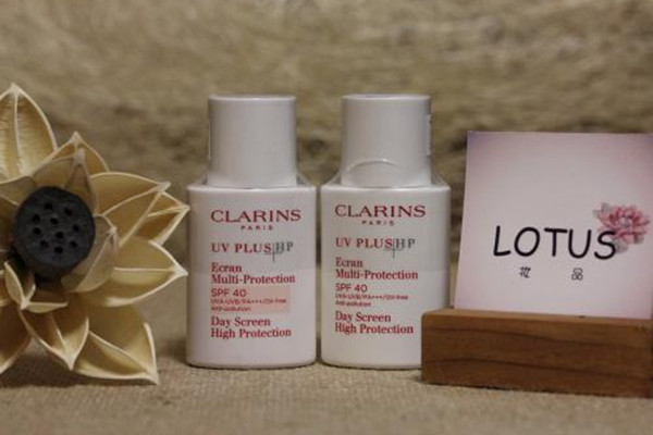 嬌韻詩清透美白防曬乳敏感肌能用嗎 嬌韻詩清透美白防曬乳有幾個色號