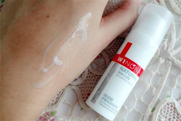 薇諾娜特護(hù)霜晚上可以用嗎 薇諾娜特護(hù)霜晚上用會(huì)堵塞毛孔嗎 薇諾娜特護(hù)霜晚上可以用嗎 薇諾娜特護(hù)霜晚上用會(huì)堵塞毛孔嗎