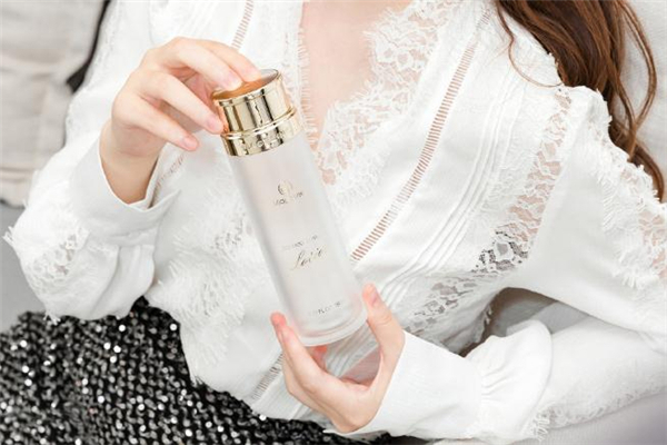 麥吉麗酵母平衡水適合油皮嗎 麥吉麗酵母平衡水適合膚質(zhì) 麥吉麗酵母平衡水適合油皮嗎 麥吉麗酵母平衡水適合膚質(zhì)