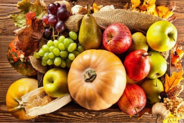 臉上長痘痘吃什么好 長痘痘應該吃什么 臉上長痘痘吃什么好 長痘痘應該吃什么