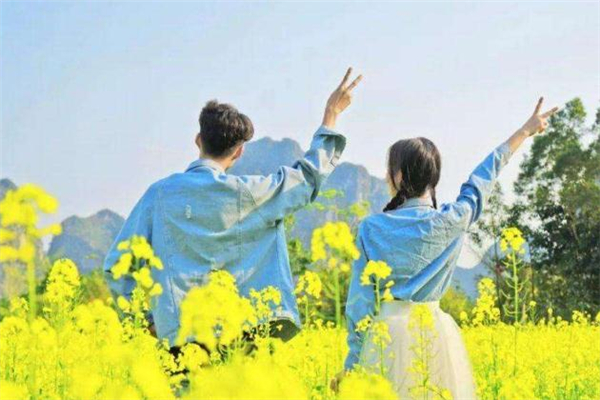 用什么借口加女生微信最好 第一次和女生微信聊天聊什么 用什么借口加女生微信最好 第一次和女生微信聊天聊什么