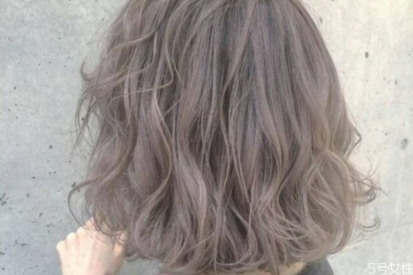 漂發(fā)對頭發(fā)的傷害有什么 什么是漂發(fā)對頭發(fā)的危害 漂發(fā)對頭發(fā)的傷害有什么 什么是漂發(fā)對頭發(fā)的危害